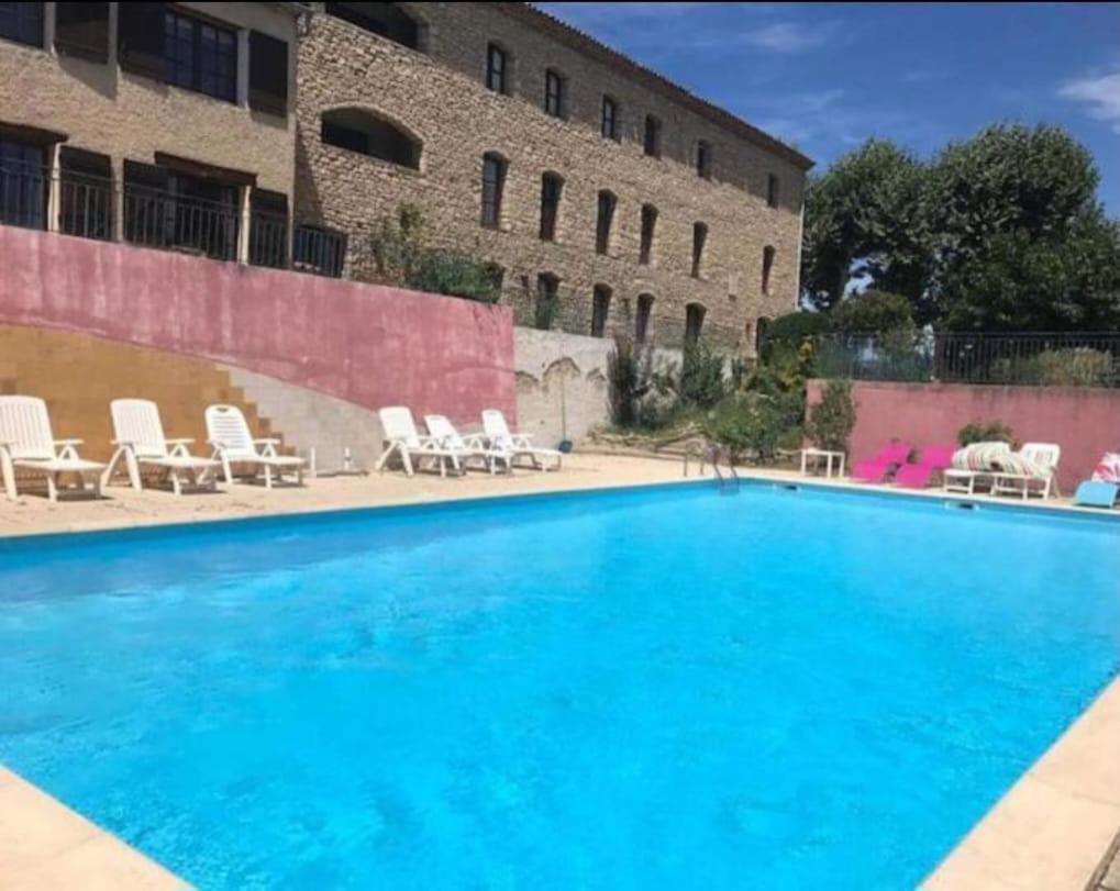 Logement D'Exception Pres Du Colorado Provencal Dans Une Residence Au Calme Avec Piscine Offrant Une Vue Imprenable Sur Le Luberon Depuis Sa Terrasse Viens Buitenkant foto