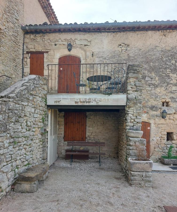 Logement D'Exception Pres Du Colorado Provencal Dans Une Residence Au Calme Avec Piscine Offrant Une Vue Imprenable Sur Le Luberon Depuis Sa Terrasse Viens Buitenkant foto