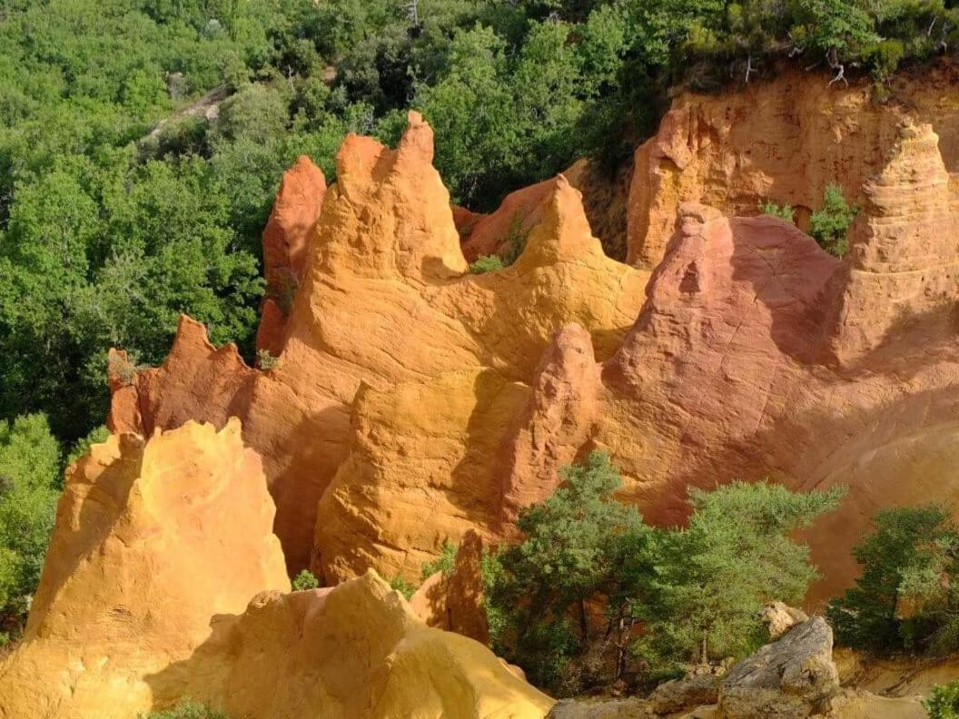 Logement D'Exception Pres Du Colorado Provencal Dans Une Residence Au Calme Avec Piscine Offrant Une Vue Imprenable Sur Le Luberon Depuis Sa Terrasse Viens Buitenkant foto