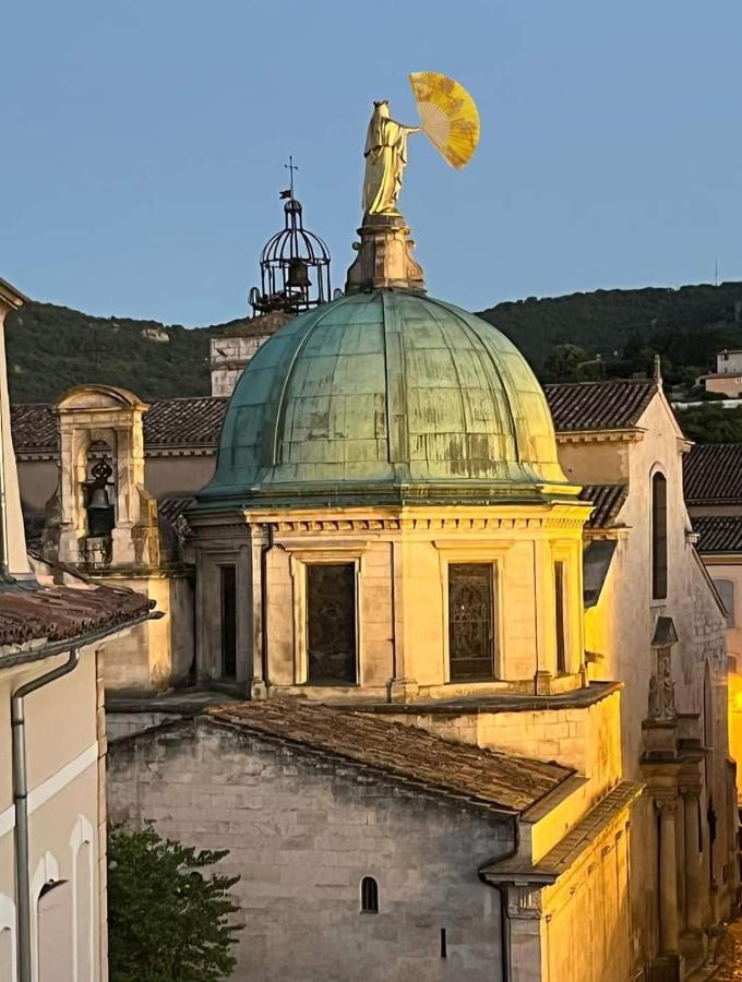 Logement D'Exception Pres Du Colorado Provencal Dans Une Residence Au Calme Avec Piscine Offrant Une Vue Imprenable Sur Le Luberon Depuis Sa Terrasse Viens Buitenkant foto